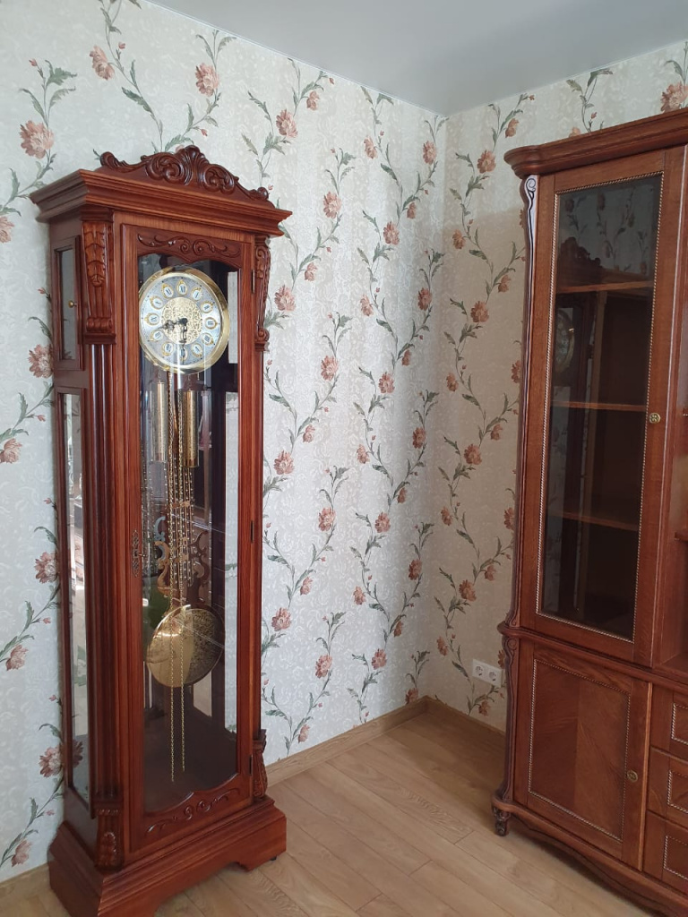 Напольные механические часы Columbus CR9007-451 в интерьере, вид 2. Серпухов, май 2024.jpg