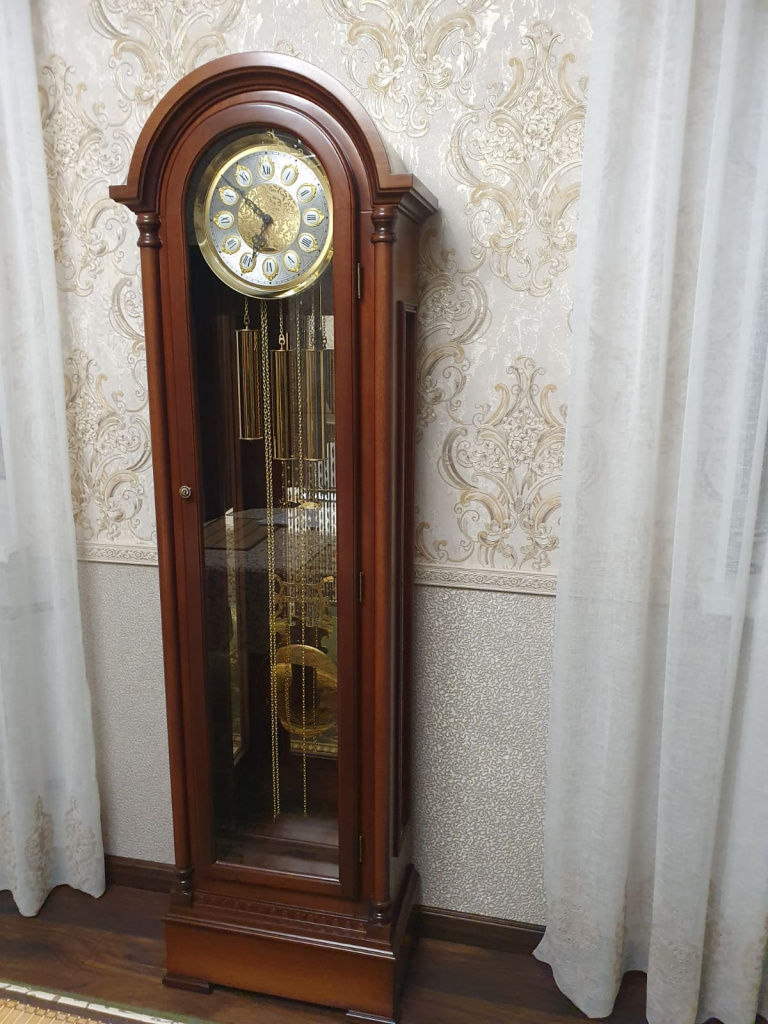 Напольные механические часы Columbus CR9059-451 Wal в интерьере. Люберцы, февраль 2024.jpg