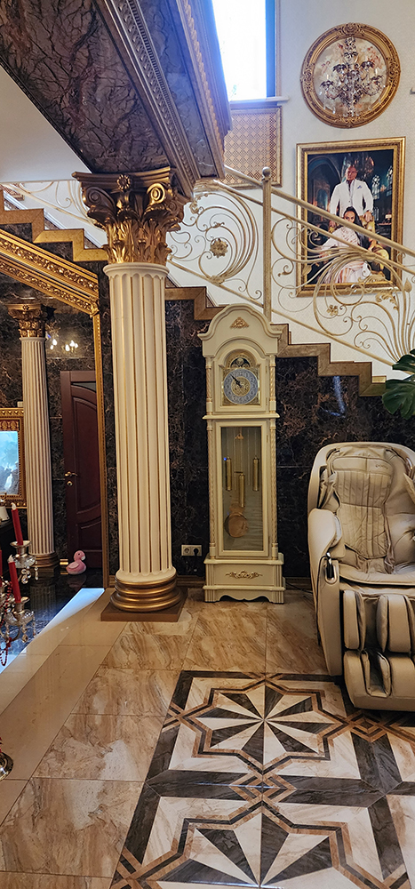 Напольные часы Columbus CR9232-PGIV в интерьере заказчика2.jpg