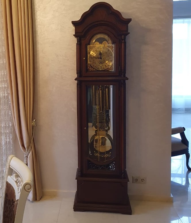 Напольные часы Columbus CR2305-451 в интерьере заказчика.jpg