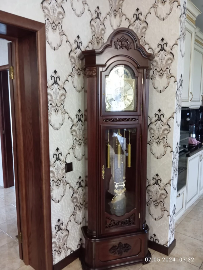 Механические напольные часы Columbus CL-9200 в интерьере. Московская область, май 2024 года.jpg